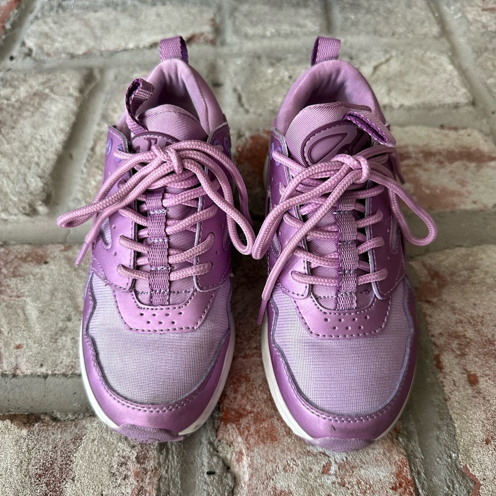 Heelys Girl’s Lavender Sneakers